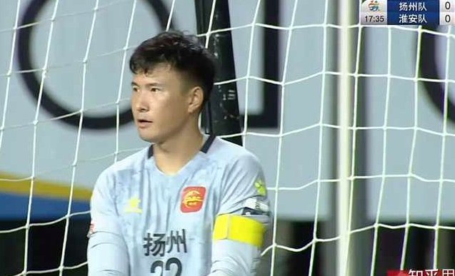 半场：泰州2-0扬州，额里布格、刘俊伯破门，徐君染黄