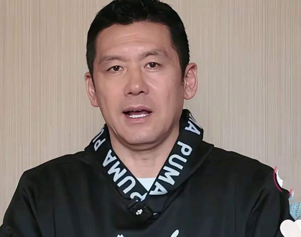 杨晨：逆境中蜕变的足球故事