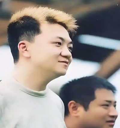 中国足球新星：董路默默耕耘，闪耀光芒