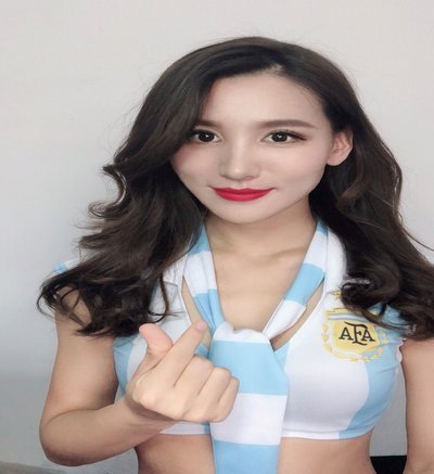 中国女球迷世界杯上被阿根廷人求婚：不回国了嫁去阿根廷了28550